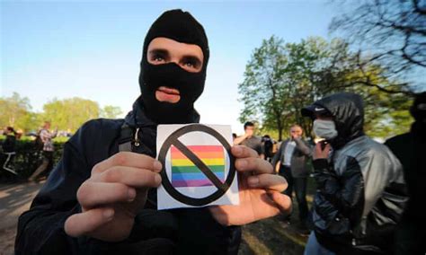 As gunpowder burns, it creates superheated gas, which forces the bullet out of the gun barrel following Gay-Lussac’s Law. . Videos por no gay